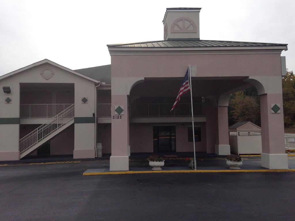 Country Hearth Inn & Suites Augusta Exterior photo